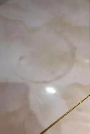 菏泽一市民买的瓷砖污渍难去!你家装修遇到过啥问题?