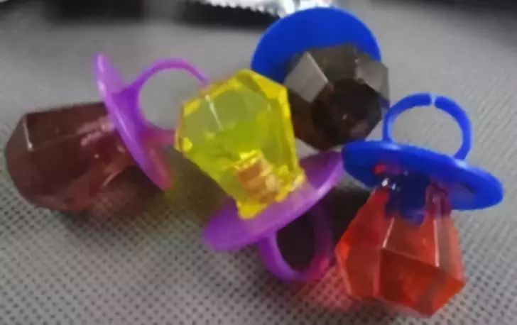 学生党哭晕了,学生党上学哭了