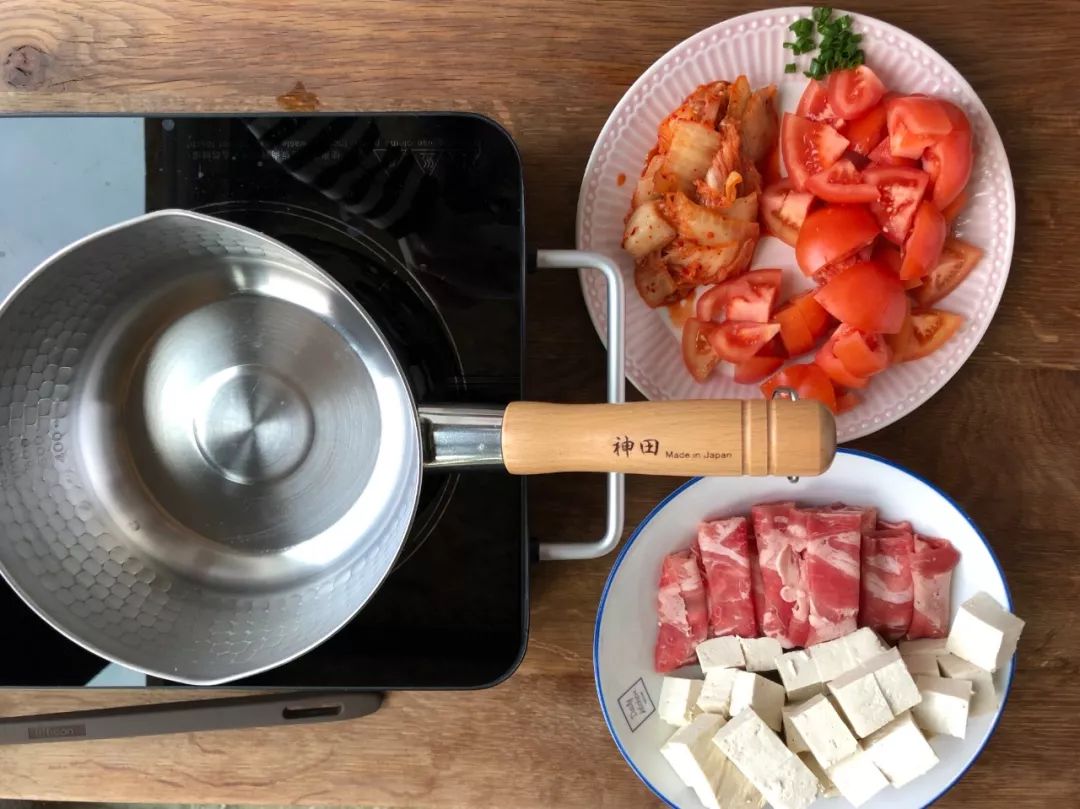 绝了绝了！这锅子是怎么回事？为毛煮啥都特别好吃