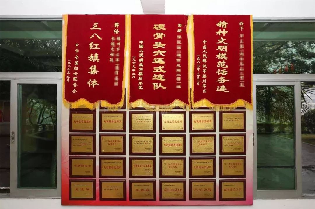 话务员女兵训练日常,部队女兵话务员累不累