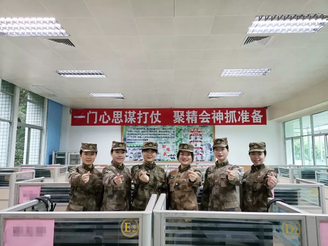 话务员女兵训练日常,部队女兵话务员累不累