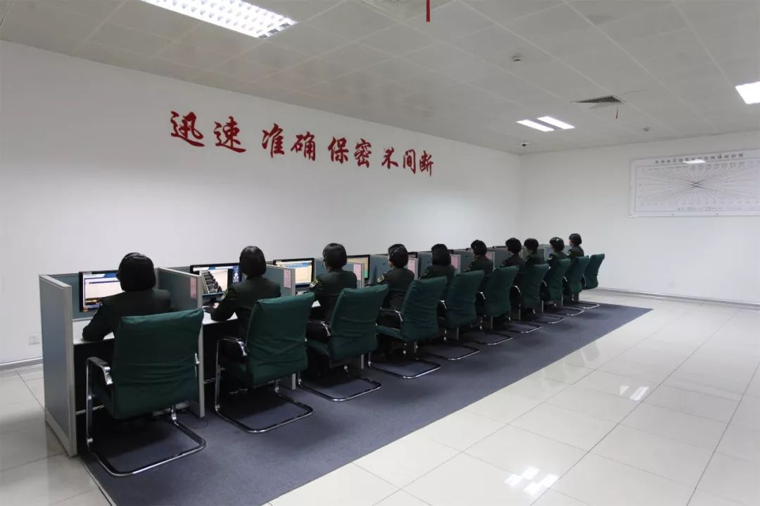 话务员女兵训练日常,部队女兵话务员累不累