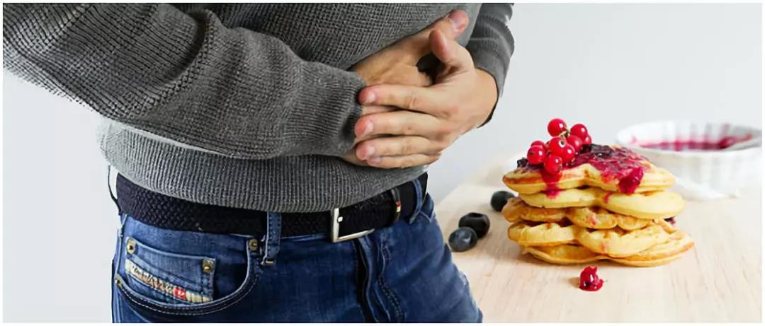 头痛鼻塞喉咙痛咳嗽嘴唇起泡,咳嗽喉咙痛头痛是什么原因