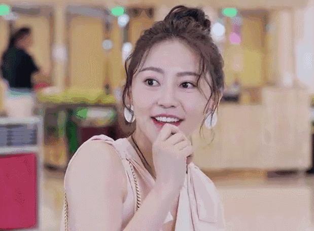 穿59块Zara就能捞到高富帅我竟然被这个拜金女圈粉了！