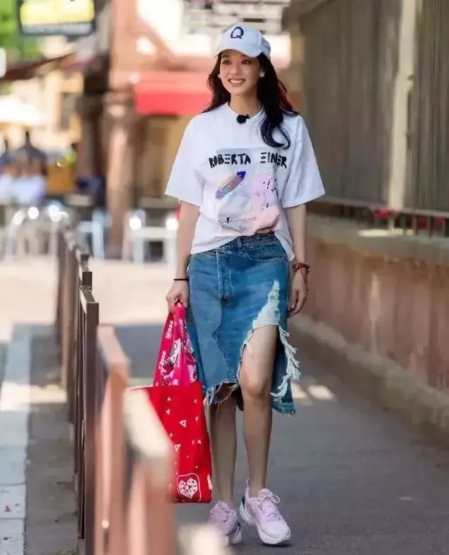 穿59块Zara就能捞到高富帅我竟然被这个拜金女圈粉了！