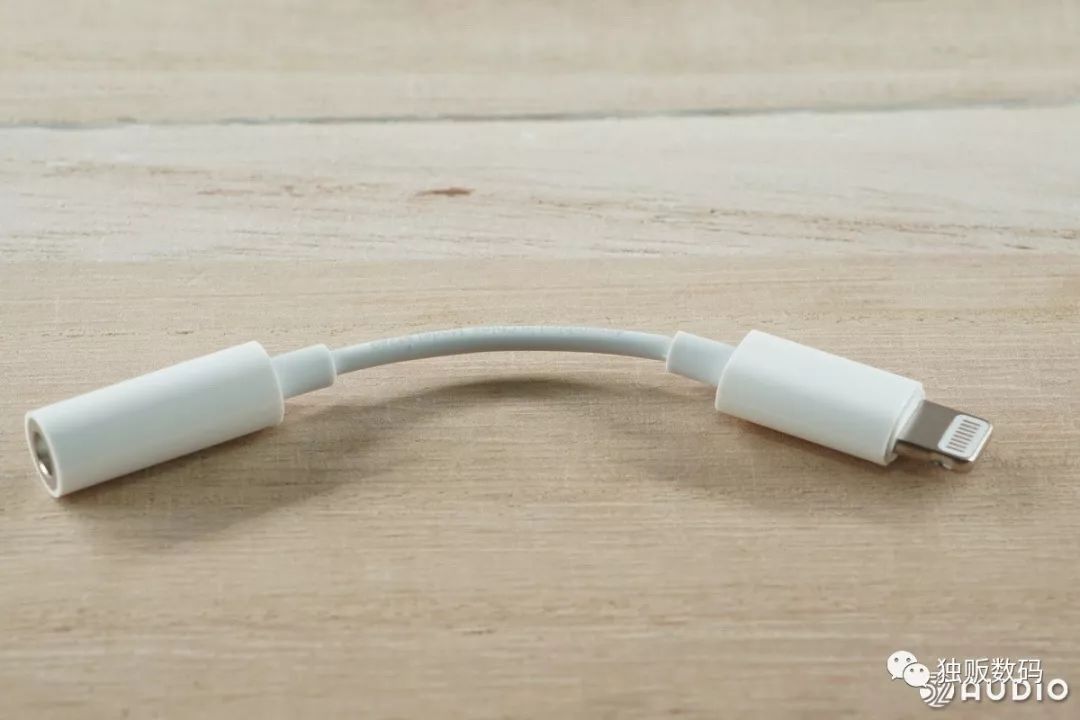 lightning耳机接口的转接器,lightning耳机接口转接器