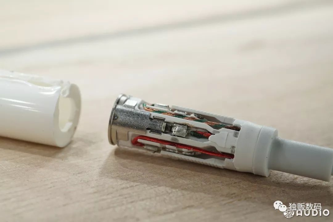 lightning耳机接口的转接器,lightning耳机接口转接器