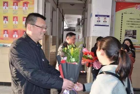 信阳九中段卫东,信阳市九中校长段卫东个人简历