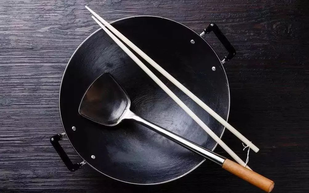 砂锅和不粘锅哪个健康些,不粘砂锅好用还是不粘钢锅好用