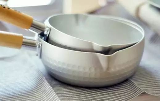 砂锅和不粘锅哪个健康些,不粘砂锅好用还是不粘钢锅好用