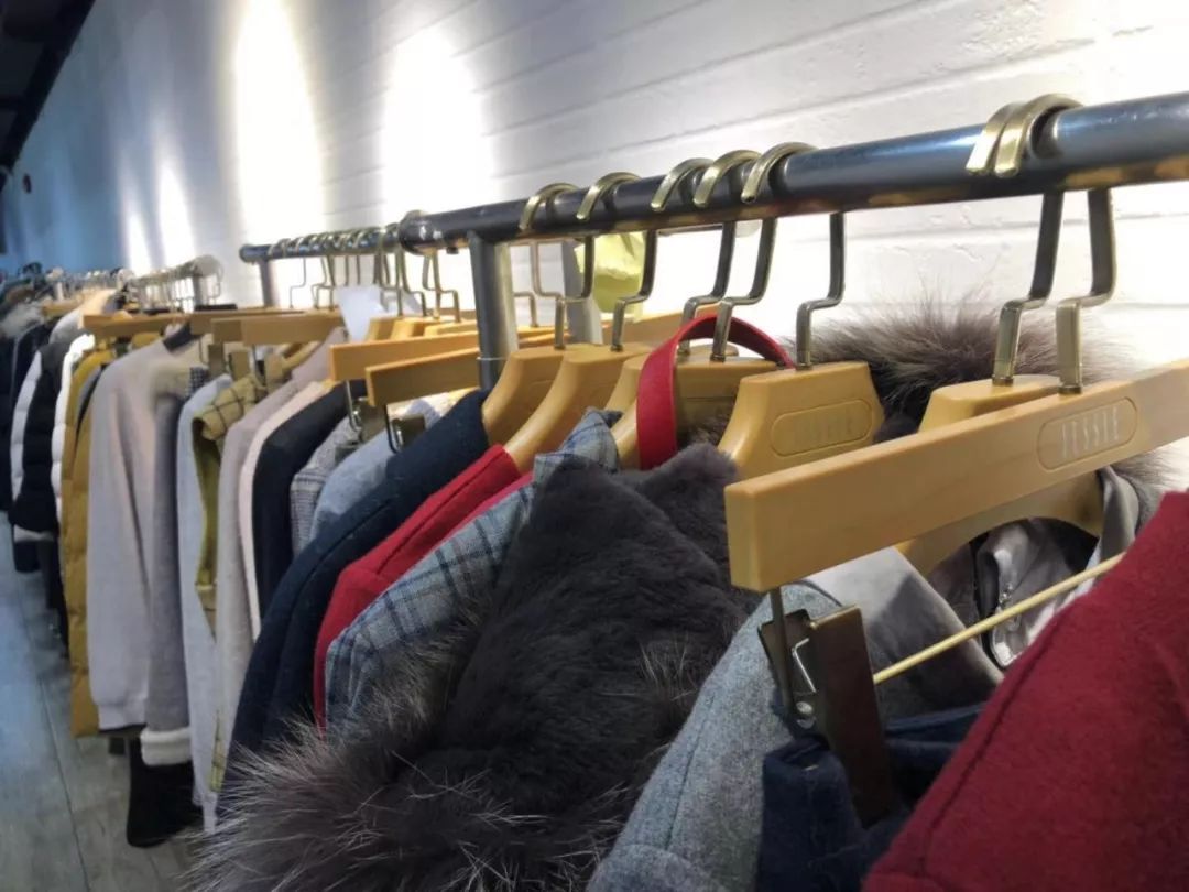 【潮头霓裳】抢“鲜”看：杰西服装的多面时髦