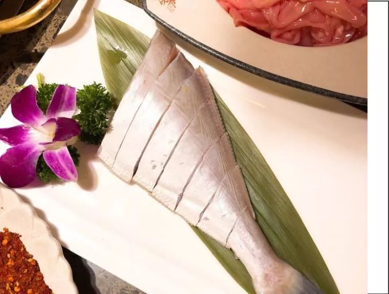 老板不想赚了！东葛路这家火锅套票只要9.9元，还送购物卡！