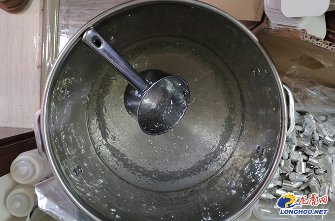 警方破获1亿假酒,查获神仙水