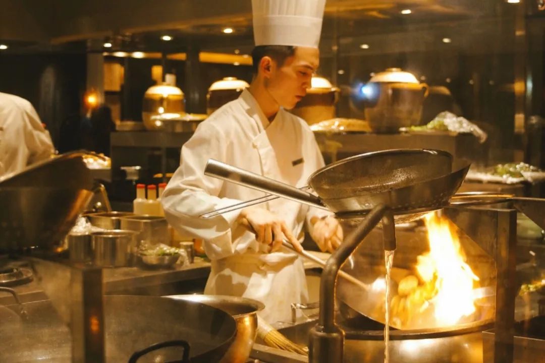 一向以“好吃”出名的凯悦，这次带我把人间三月的春天都吃进了嘴里