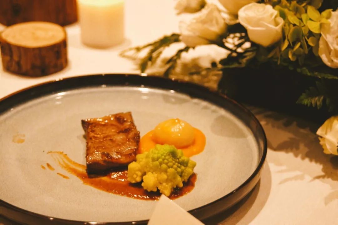 一向以“好吃”出名的凯悦，这次带我把人间三月的春天都吃进了嘴里