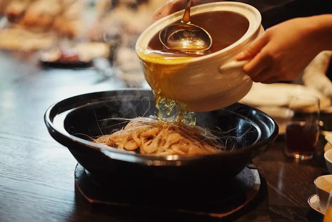 一向以“好吃”出名的凯悦，这次带我把人间三月的春天都吃进了嘴里