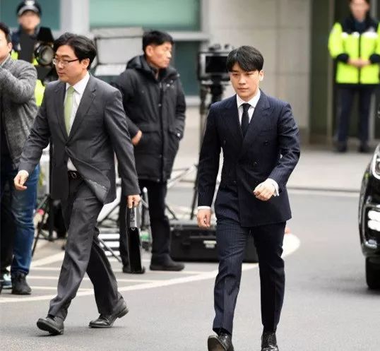 “胜利门”彻底撼动韩国!除了给娱乐圈大洗牌,还正式掀开了韩国*商勾官**结的遮羞布...