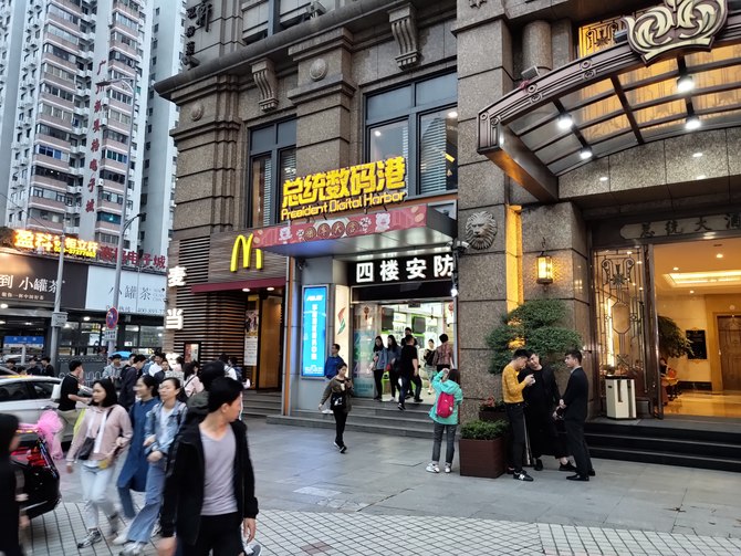 手机店分期购买手机利息多少钱,购手机分期利息是多少钱