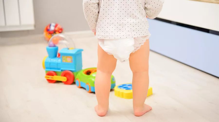 纸尿裤怎么选好坏视频,纸尿裤怎么挑选质量好的