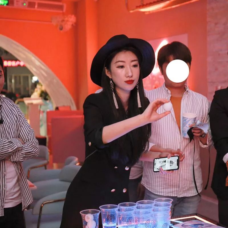 现出原形吧,这店的“小*子骗**”们