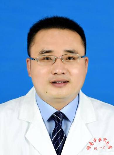 喝饮料变成绿巨人,喝了一瓶水变成绿巨人