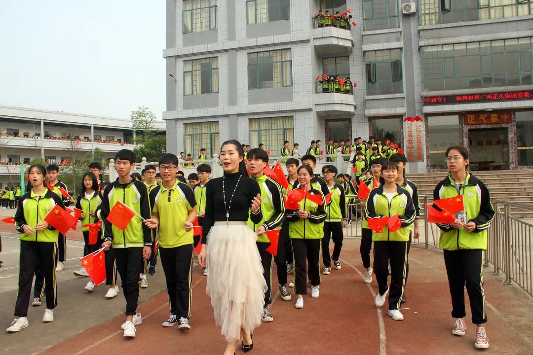 校园里的超燃时刻,校园毕业唱歌快闪惊艳全场