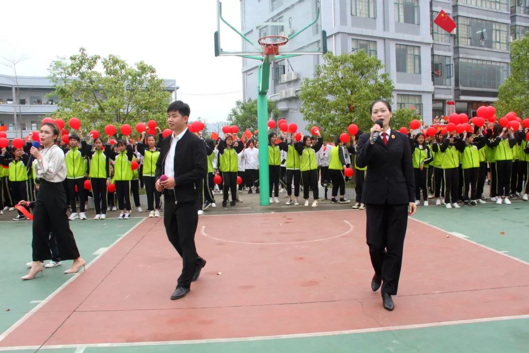 校园里的超燃时刻,校园毕业唱歌快闪惊艳全场