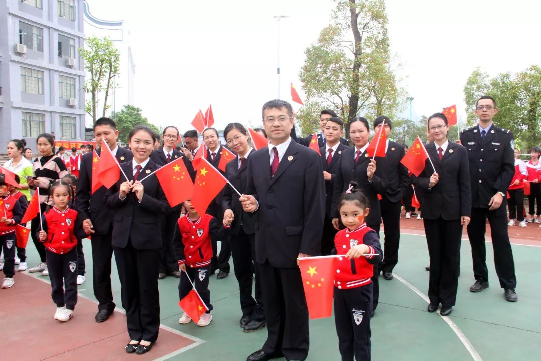 校园里的超燃时刻,校园毕业唱歌快闪惊艳全场