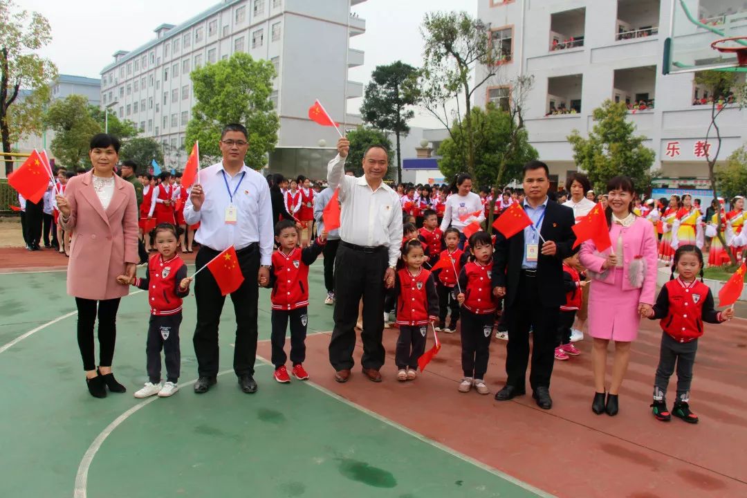 校园里的超燃时刻,校园毕业唱歌快闪惊艳全场