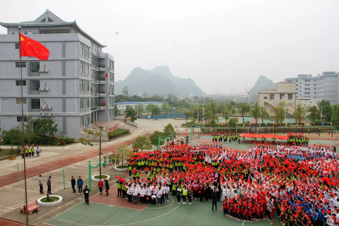 校园里的超燃时刻,校园毕业唱歌快闪惊艳全场