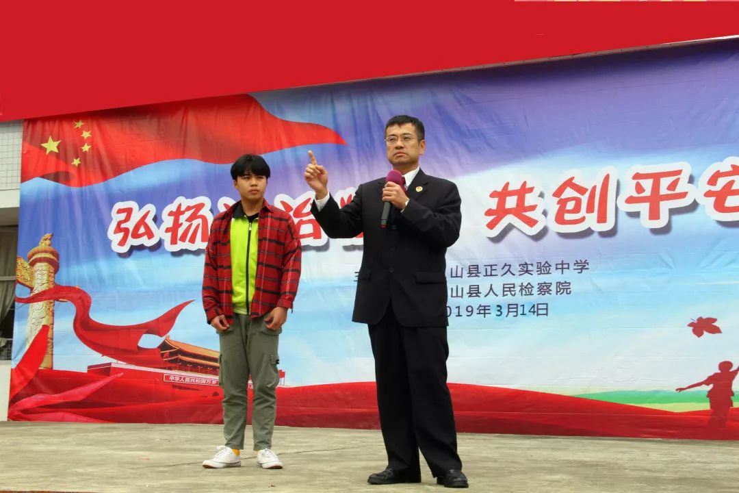 校园里的超燃时刻,校园毕业唱歌快闪惊艳全场