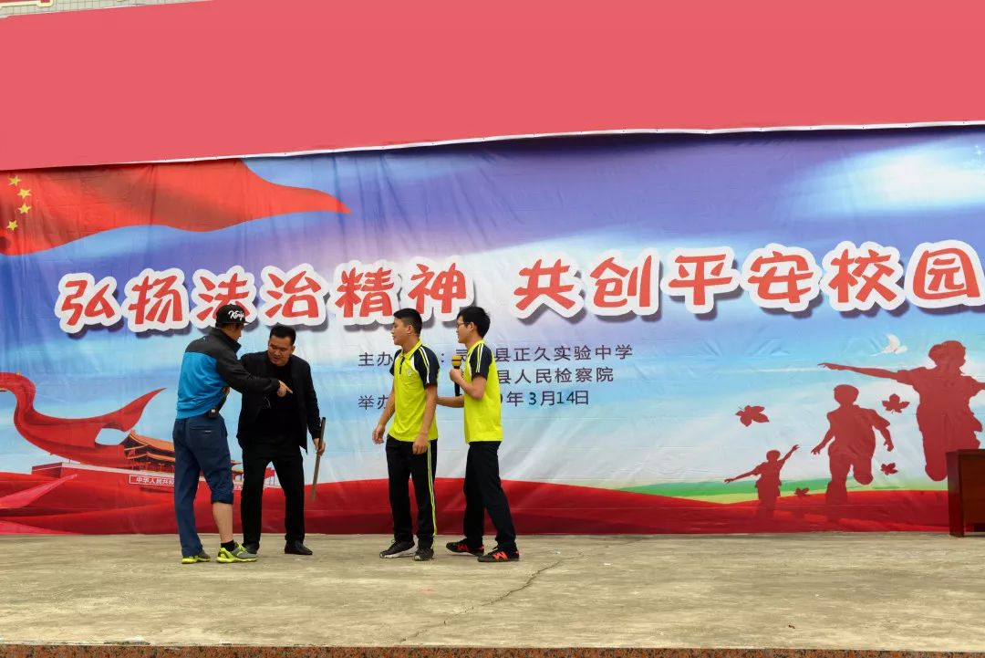 校园里的超燃时刻,校园毕业唱歌快闪惊艳全场