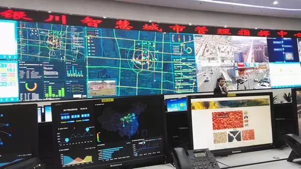 贺兰某小区，既无绿化，路灯也不亮，咋整？