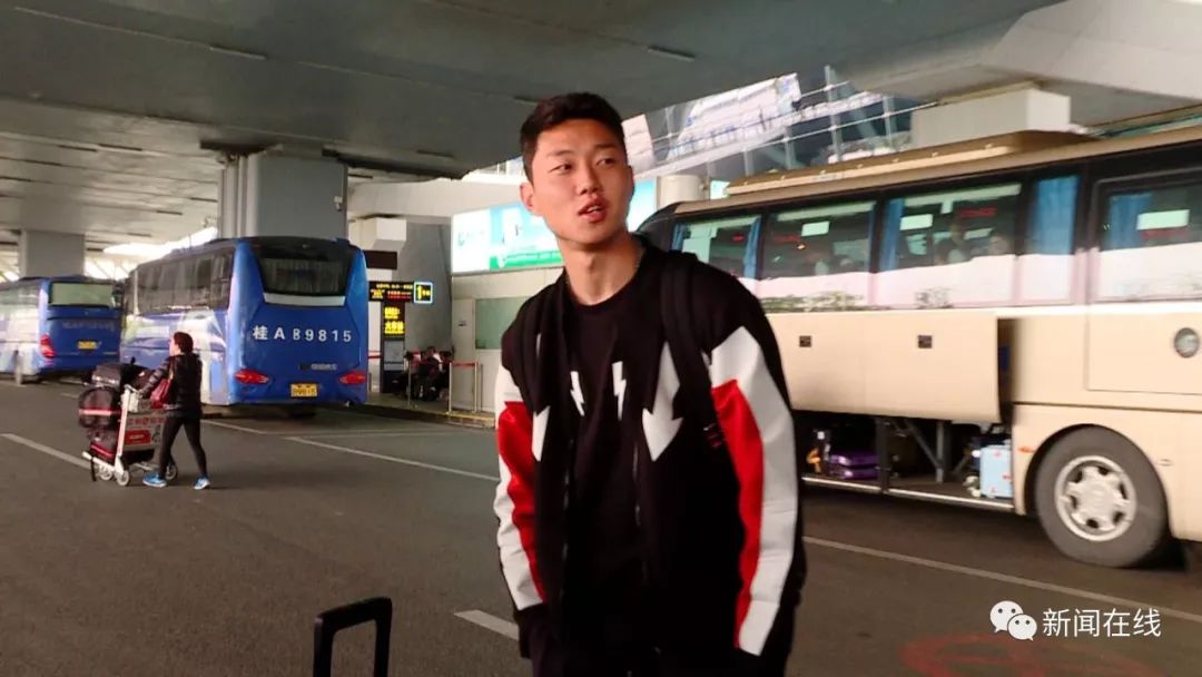 【送中国杯门票】中国男足今天到南宁了,真人帅哦