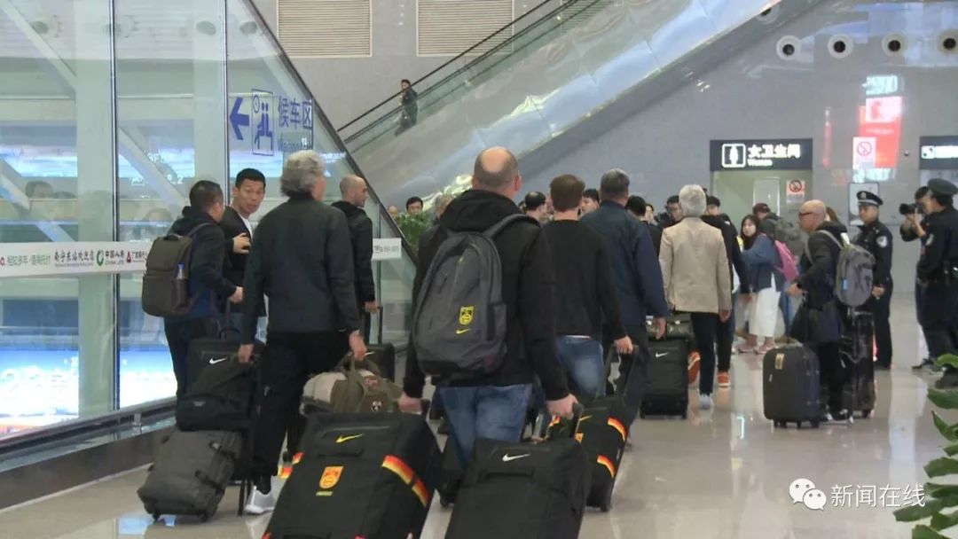 【送中国杯门票】中国男足今天到南宁了,真人帅哦