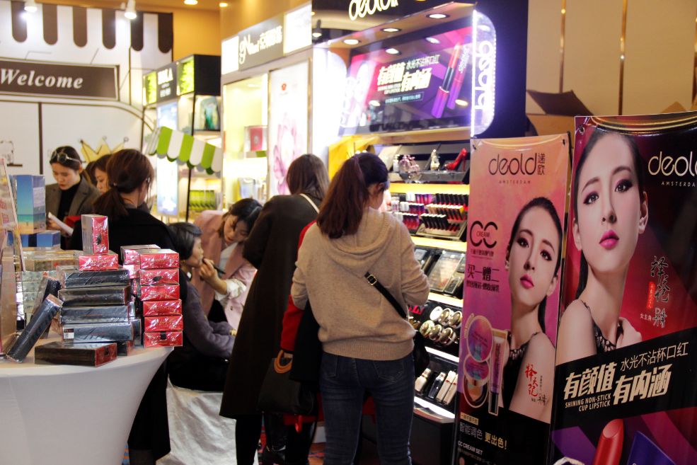 化妆品店的营销细节,南京化妆品店春天营销