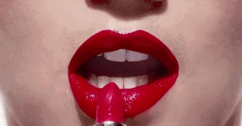 成本仅2元!一天产1万只!你网购的大牌口红或来自3000m²的地下工厂...