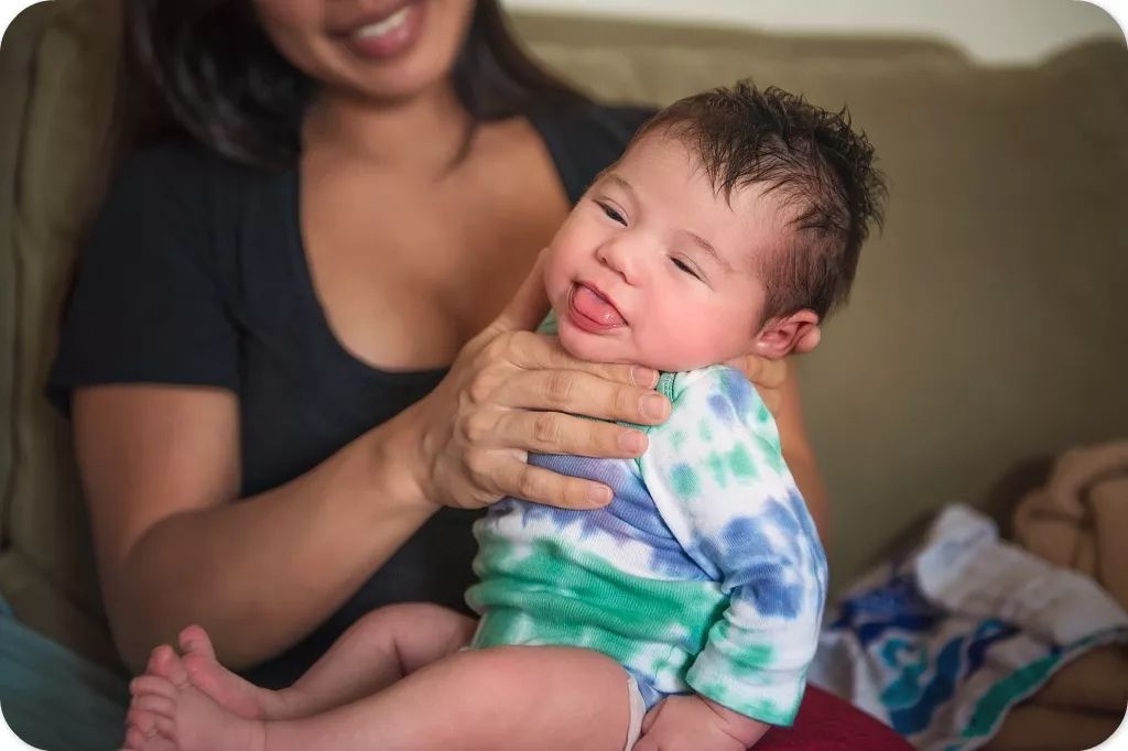 宝妈注意关于新生儿护理的三件事,新生儿常见病症新妈咪遇到别惊慌