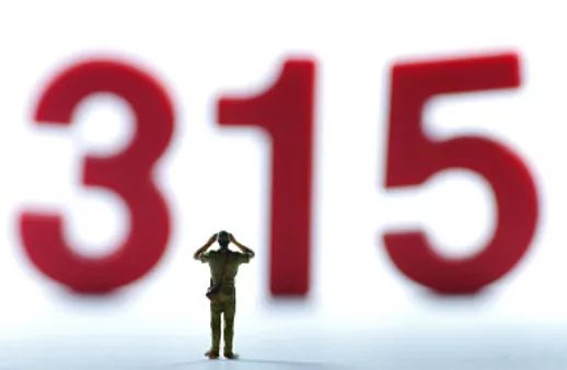 315曝光辣条小作坊制作过程,315湖南辣条曝光