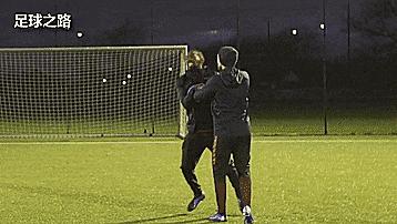 足球教学10个过人的小技巧,足球教学训练守门员射门