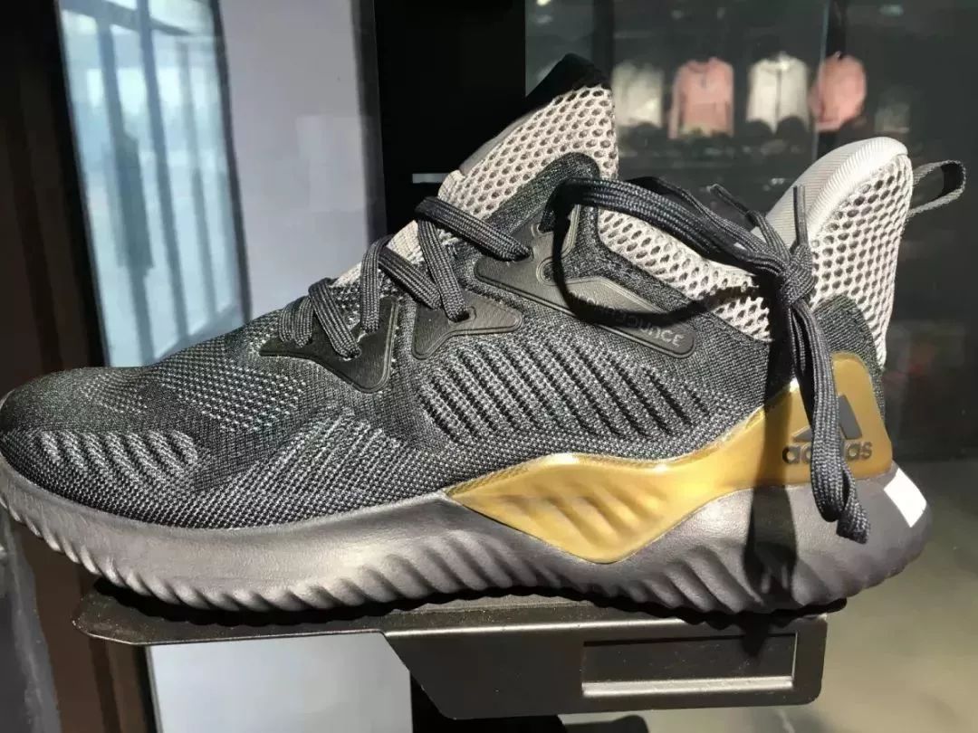 耐克运动鞋49元一双 (耐克运动鞋298元只卖一天)