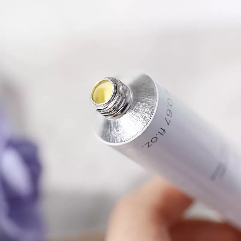 涂眼霜会引起汗管瘤吗,涂眼霜会引起眼部斑吗