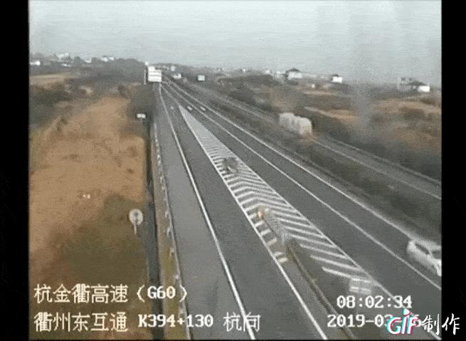 杭金衢高速上翻车,硬核奶奶保护怀中3个月大的婴儿毫发无伤