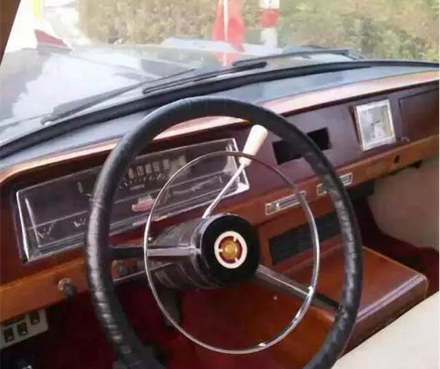 42年前老红旗，古典设计的雍容华贵，有人出800万，大爷硬是不卖