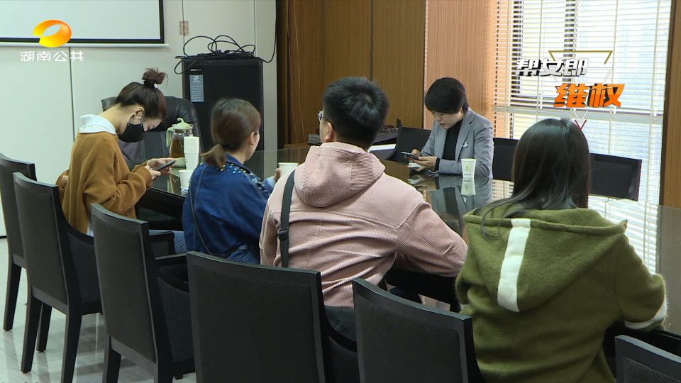 中国女子为了变美做隆胸手术,女人为了变美去做隆胸手术