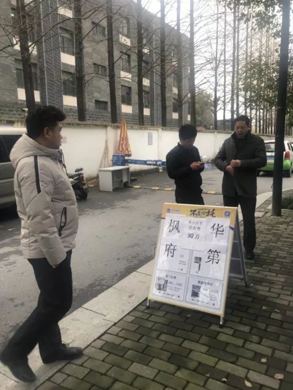 一小区90多个车位被一人买走后续,小区190多个车位被一人买走后续