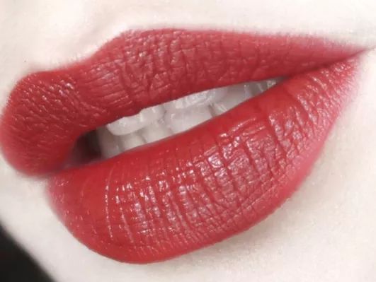 李佳琦到底用“OMG”骗了多少人的钱？！！