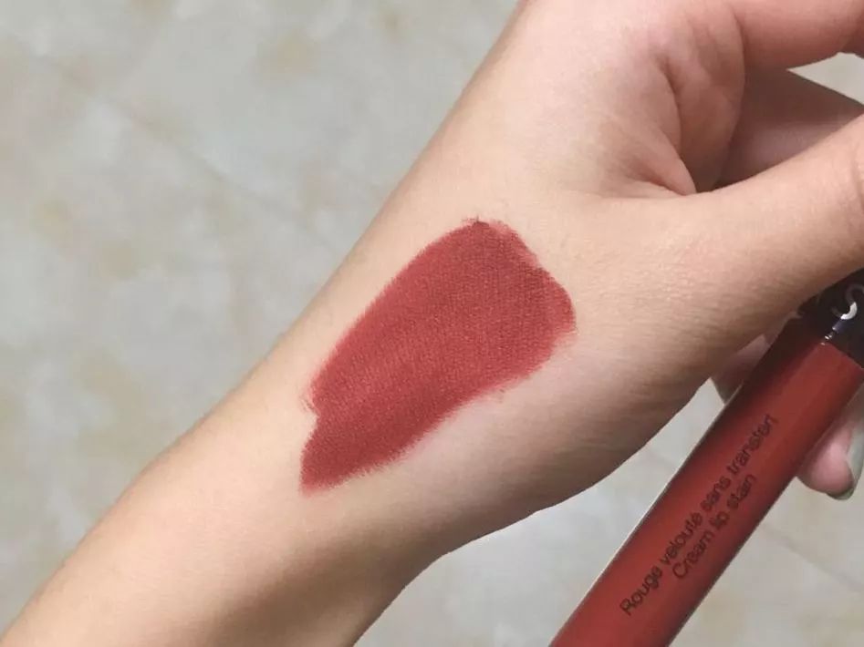 李佳琦到底用“OMG”骗了多少人的钱？！！