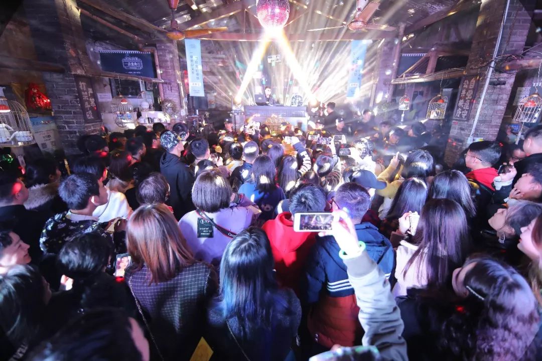 濂囪懇娌欓洉骞垮憡,闆蜂汉閲戣瀺骞垮憡