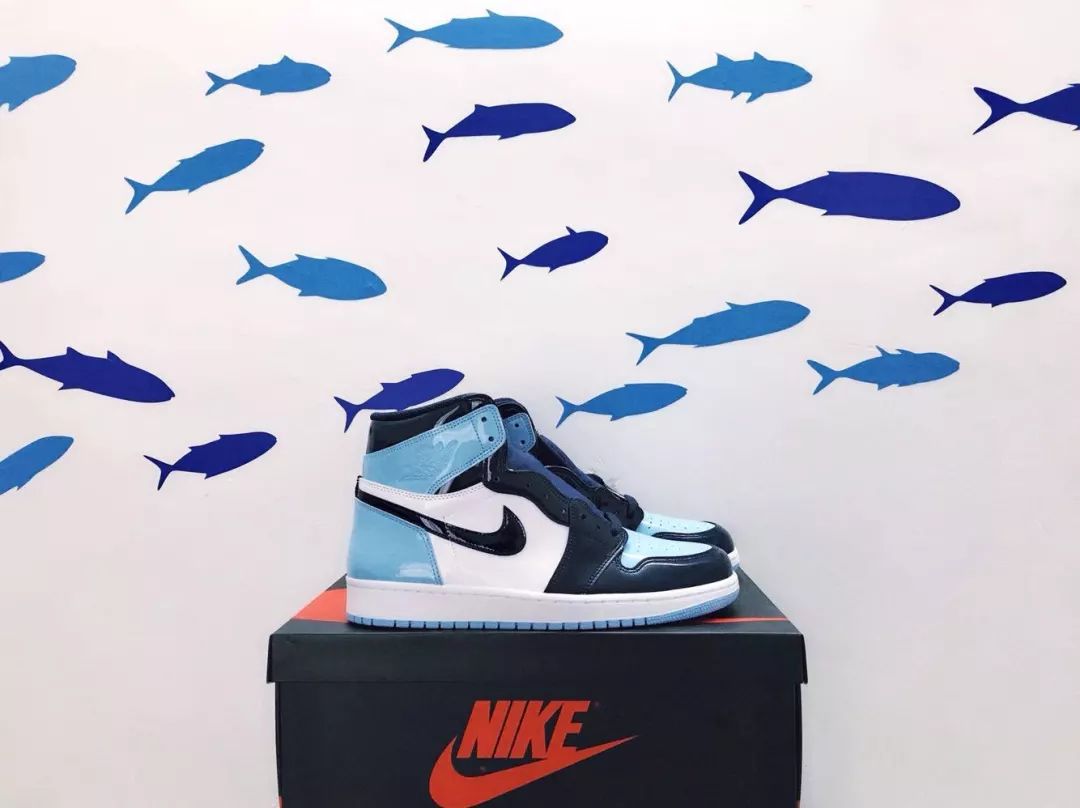 椰子鞋350v2七彩,椰子鞋350纯白二代街拍